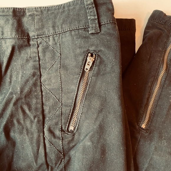 Anthropologie Pilcro Womens Moto Pants Black Ankle Zip Diamond Stitched size 2 - Picture 9 of 14
